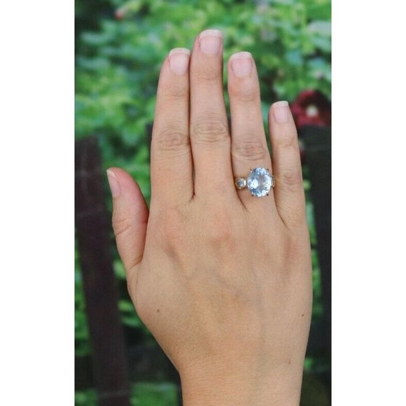 14k Yellow Gold Natural Blue Topaz Ring Size 6 1/2 - Picture 2 of 7